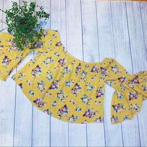 NWT Floral off shoulder crop